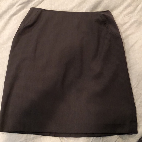 Excellent pre loved- Jones New York suit size 10 charcoal black w pinstripe - Picture 7 of 9